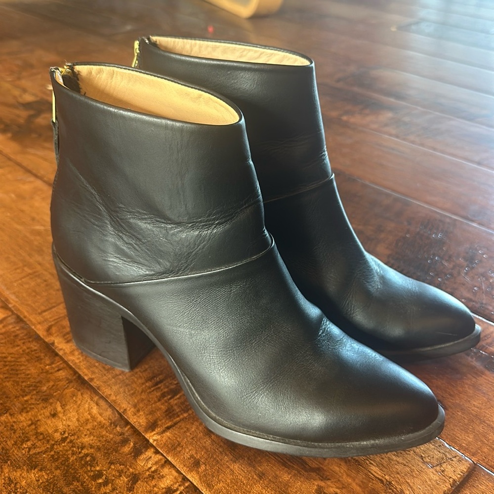 Dari Nisolo Boot